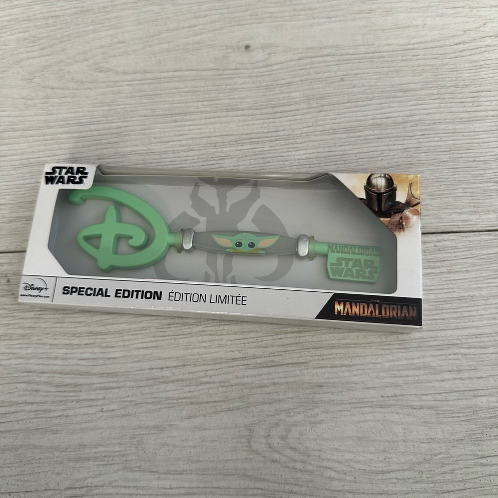 New Disney Star Wars Mandalorian Grogu special edition Key